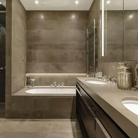 Ultra Luxury Penthouse With Pool Apartment *